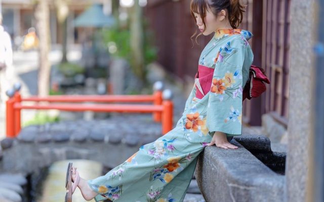日本のお祭りガイド：浴衣と花火の夏